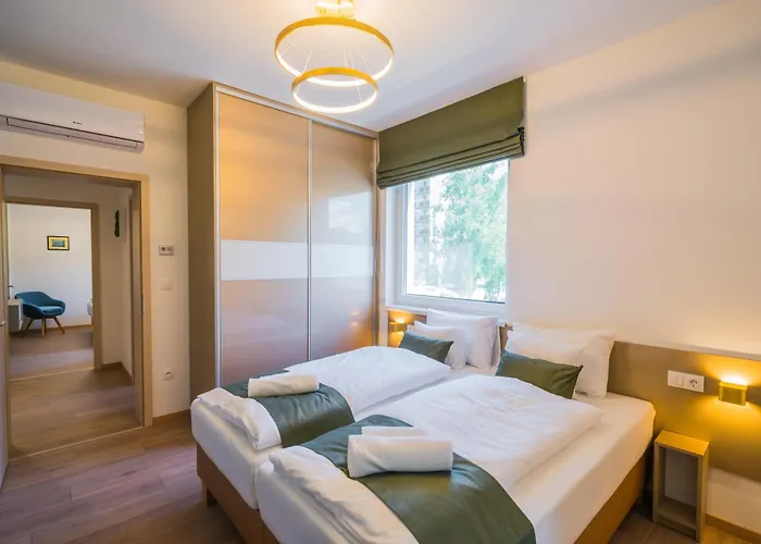 Aurea * שיופוק