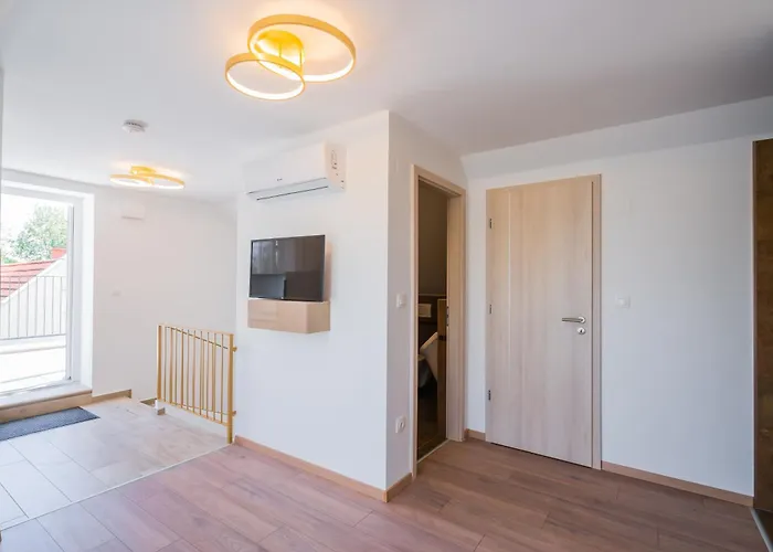 דירה Aurea שיופוק